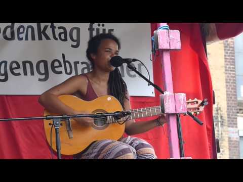 Louise Banda bei der Gedenkfeier in Köln am 21.7.2015